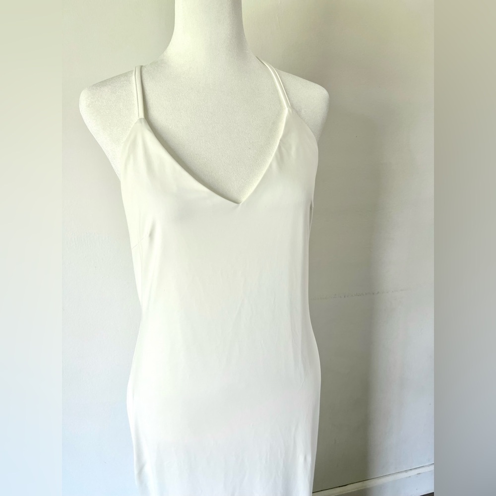 Elegant White Maxi Slip Dress with Spaghetti Straps - Picture 4 of 10